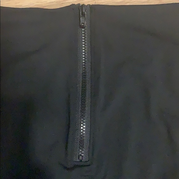 Black miniskirt - Picture 4 of 9